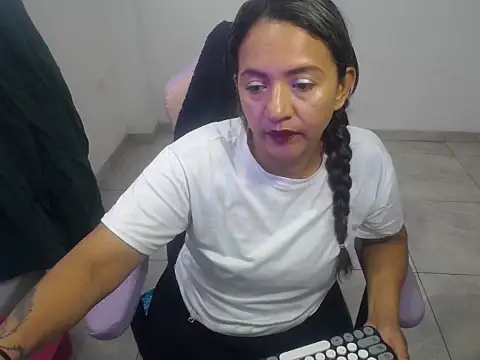 Snapshot of daleska_ayala_1 chatting on November 2025 09:28:01 PM daleska ayala 1 online show from November 2025 09:28:01 PM