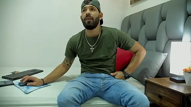 Thiagogomez online show from March 2026 07:20:02 PM