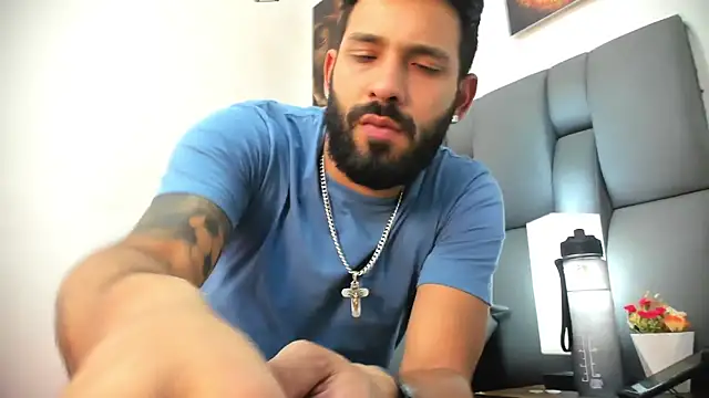 Thiagogomez online show from April 2026 07:14:01 PM