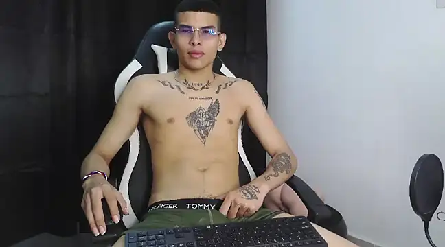 hot king20 online show from March 2025 09:10:02 PM