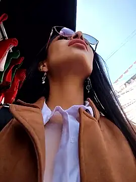 Astrid-- online show from December 2025 03:05:01 PM