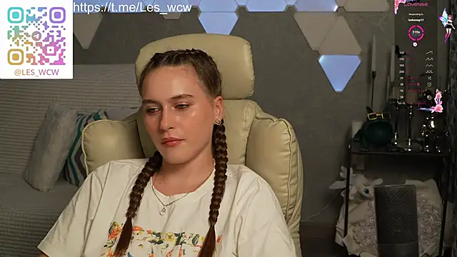 HarleyDeess online show from November 2025 08:10:01 PM