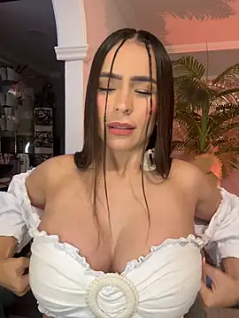 Snapshot of Mau_White chatting on June 2026 01:30:01 AM Mau White online show from June 2026 01:30:01 AM