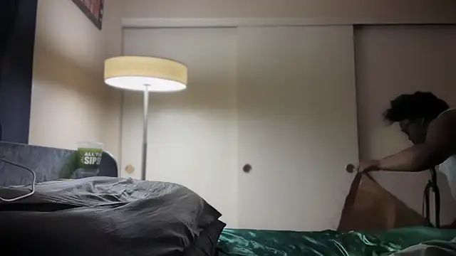 Snapshot of Yagurl__west chatting on February 2025 01:45:02 AM Yagurl west online show from February 2025 01:45:02 AM