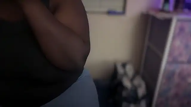 Snapshot of Yagurl__west chatting on February 2025 04:01:02 AM Yagurl west online show from February 2025 04:01:02 AM