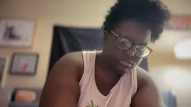 Snapshot of Yagurl__west chatting on March 2025 02:20:01 AM Yagurl west online show from March 2025 02:20:01 AM