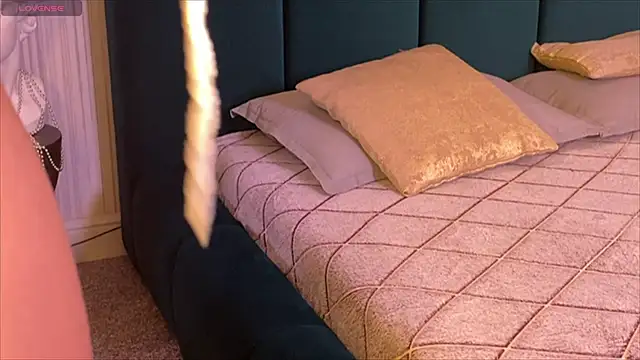 viviann evans online show from January 2026 01:00:02 AM