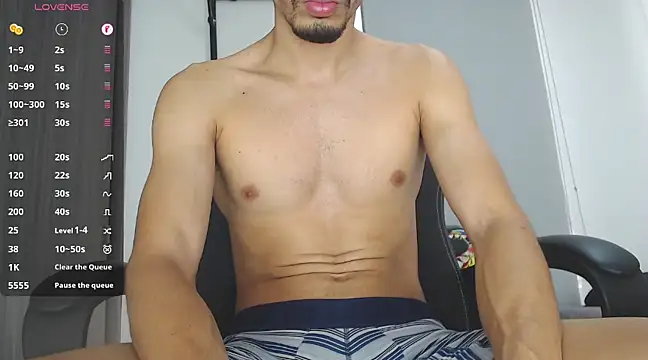 Snapshot of russthiago chatting on January 2025 01:14:01 PM russthiago online show from January 2025 01:14:01 PM