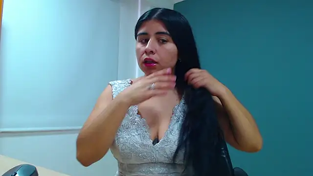 Snapshot of danna-_roouss chatting on September 2025 04:32:02 PM danna- roouss online show from September 2025 04:32:02 PM