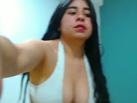 Snapshot of danna-_roouss chatting on October 2025 10:51:01 PM danna- roouss online show from October 2025 10:51:01 PM