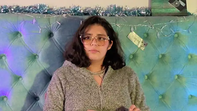 Paola Lyon  online show from January 2026 07:10:02 AM