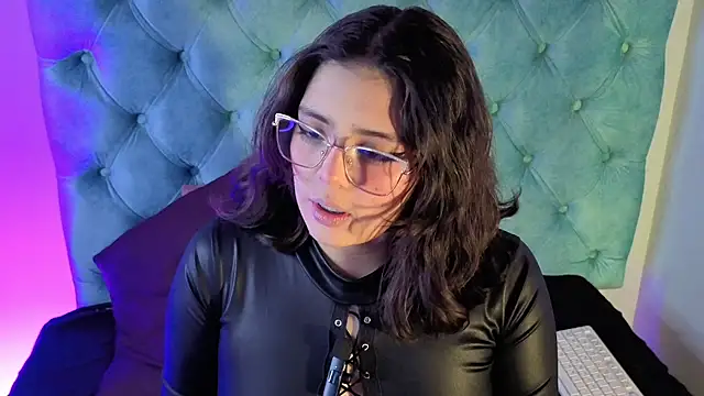 Paola Lyon  online show from March 2026 06:18:02 PM