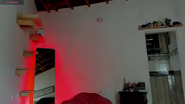 Rainbow leia online show from April 2026 06:45:01 PM