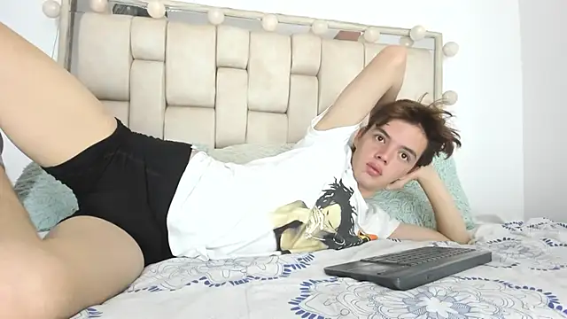 daniel hot03 online show from October 2025 01:31:01 PM