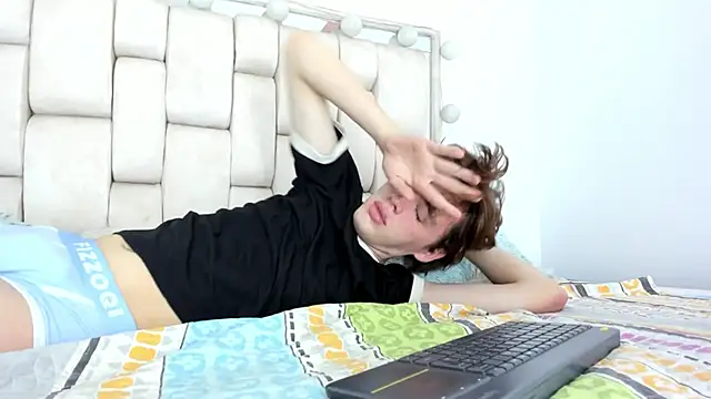 daniel hot03 online show from November 2025 01:47:02 PM