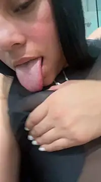 pamela anderson  online show from December 2024 08:20:01 AM