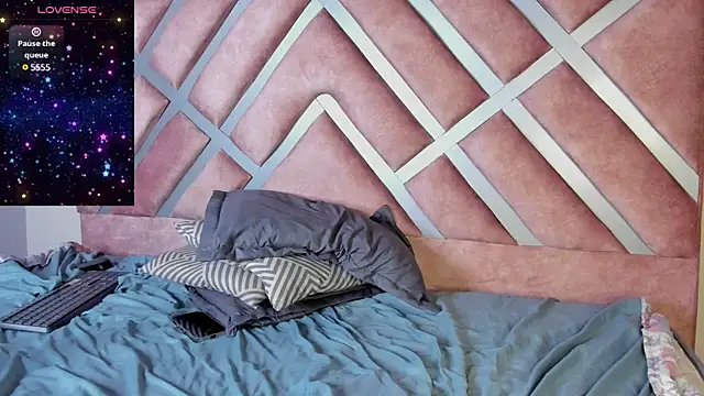 pamela anderson  online show from December 2024 06:17:02 AM