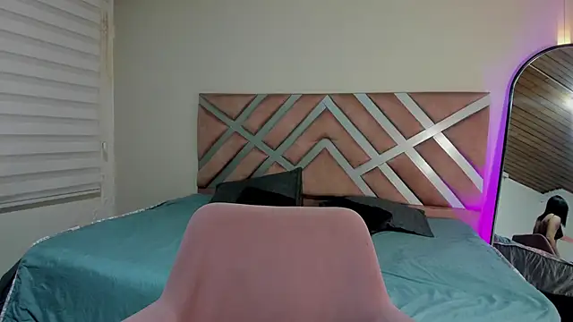 pamela anderson  online show from January 2025 07:03:01 AM