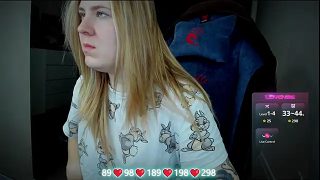 Olivia Munk online show from November 2025 04:51:02 AM