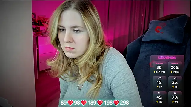 Olivia Munk online show from November 2025 04:25:02 AM