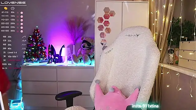 Break-me-Shake-me online show from December 2024 10:13:01 PM