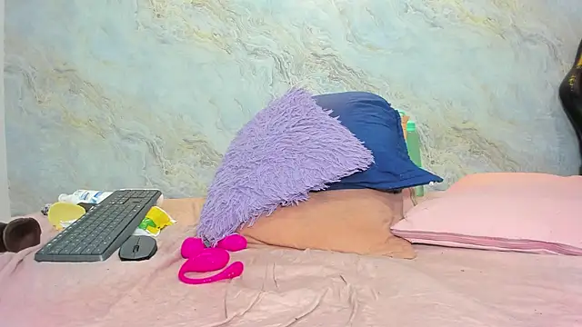 jones maddy  online show from February 2025 06:11:02 PM