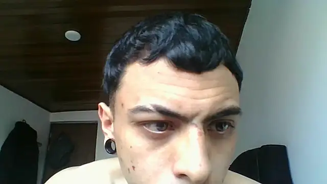 Snapshot of Mollly_n_david chatting on December 2025 09:11:02 PM Mollly n david online show from December 2025 09:11:02 PM