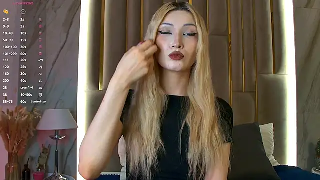 CarolReeves online show from November 2025 06:00:02 AM