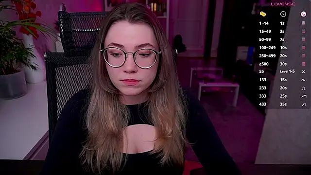 RemyCute online show from April 2026 09:08:02 PM