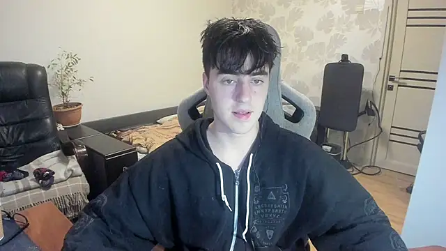 Knuckles17 online show from December 2025 01:33:02 AM