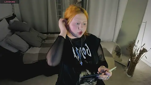 Snapshot of bitchofsun_ chatting on October 2025 04:52:02 PM bitchofsun  online show from October 2025 04:52:02 PM