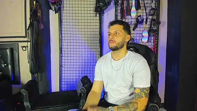 Twisted Fantasy online show from November 2025 04:40:01 AM