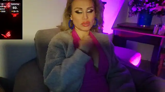 Snapshot of Radmila_Queen_ chatting on December 2024 02:26:02 PM Radmila Queen online show from December 2024 02:26:02 PM