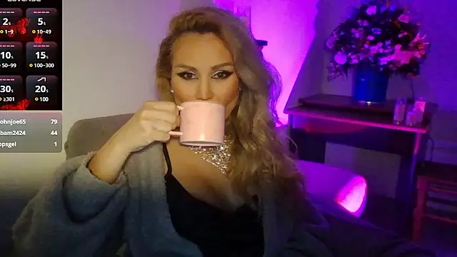 Snapshot of Radmila_Queen_ chatting on December 2024 05:33:01 PM Radmila Queen online show from December 2024 05:33:01 PM