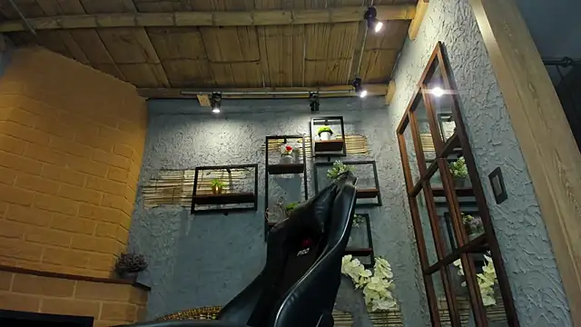 alexgiraldo  online show from January 2025 06:05:01 PM