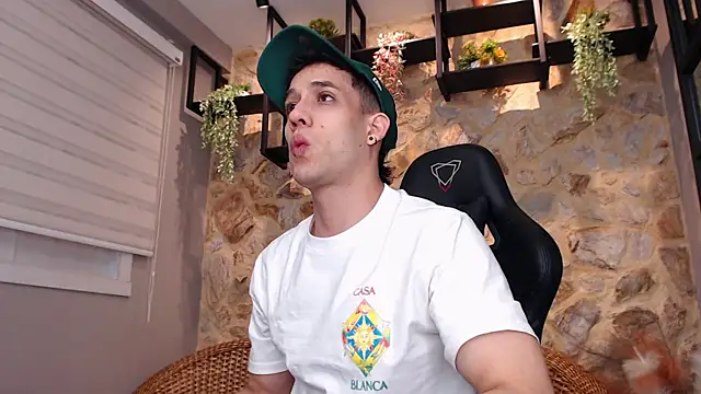 alexgiraldo  online show from January 2025 11:12:02 AM