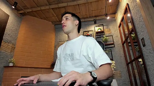 alexgiraldo  online show from January 2025 11:24:01 AM