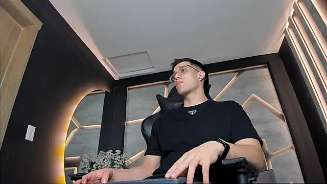 alexgiraldo  online show from January 2025 02:46:02 PM