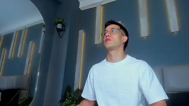 alexgiraldo  online show from February 2025 11:23:01 AM