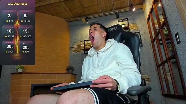 alexgiraldo  online show from February 2025 02:38:02 PM