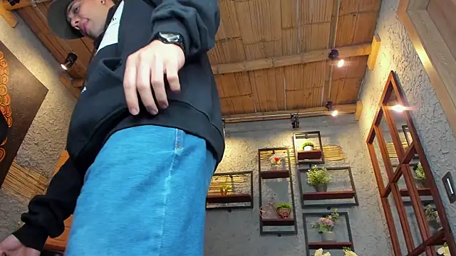 alexgiraldo  online show from March 2025 02:32:01 PM