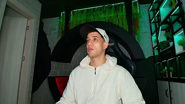 alexgiraldo  online show from March 2025 11:19:01 AM