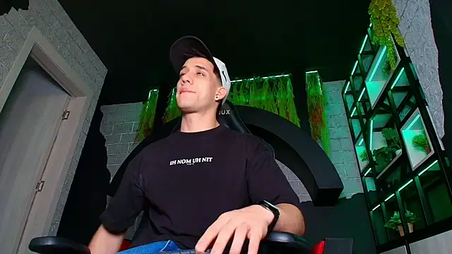 alexgiraldo  online show from March 2025 11:27:02 AM