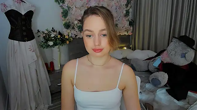 MiracleCurly online show from November 2025 10:06:02 AM