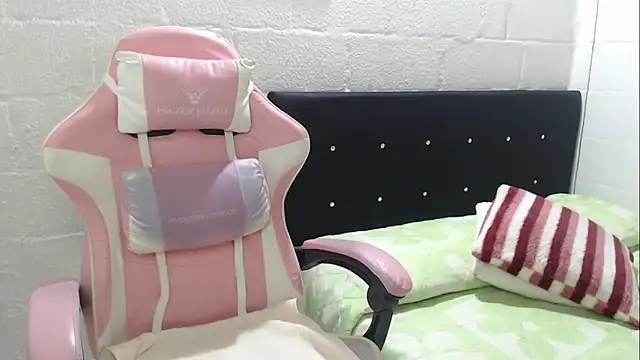 Snapshot of jade04_roberts chatting on February 2026 10:20:02 AM jade04 roberts online show from February 2026 10:20:02 AM