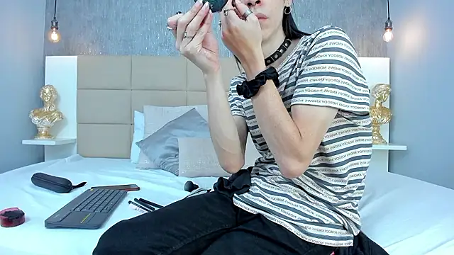 Hecatee 77 online show from March 2026 07:29:01 PM