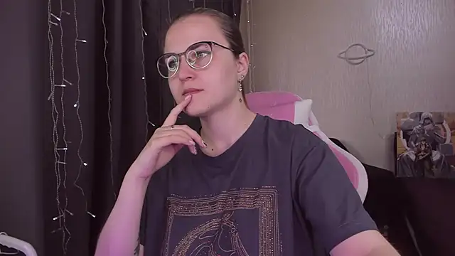 MissBrightShine online show from September 2025 10:50:02 AM