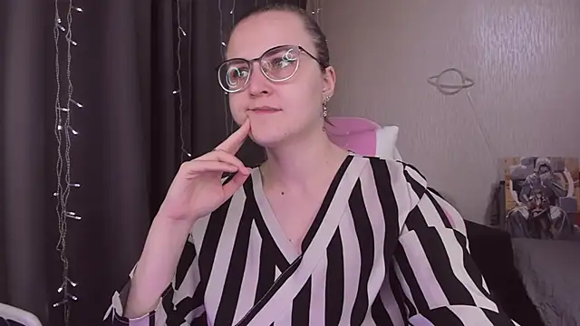 MissBrightShine online show from October 2025 10:06:01 AM