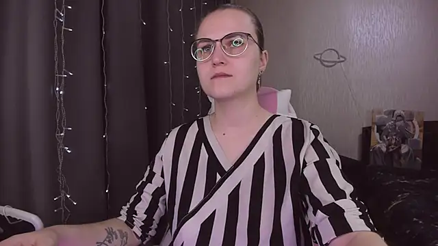 MissBrightShine online show from December 2025 11:30:02 AM