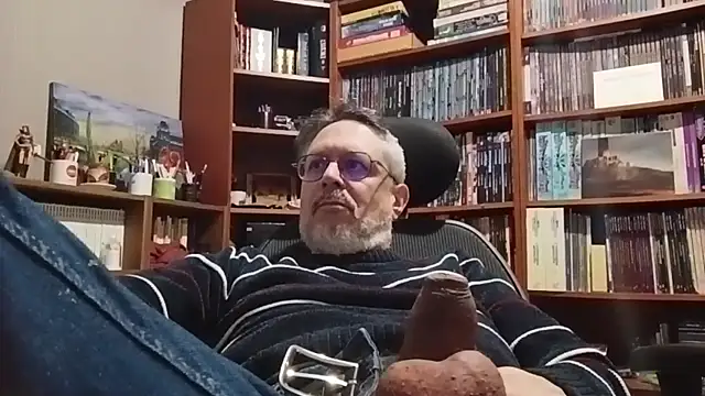 Mandra is a whore online show from November 2025 10:31:01 PM